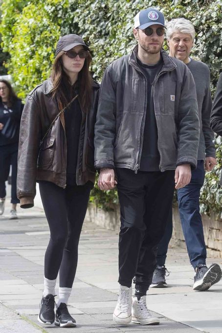 Phoebe Dynevor and Cameron Fuller